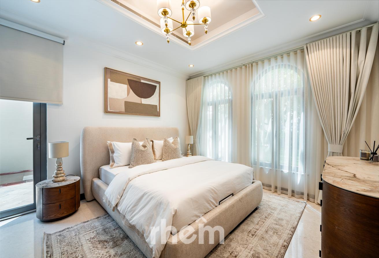 Luxurious Villa Living | Exclusive Garden Home photo 12