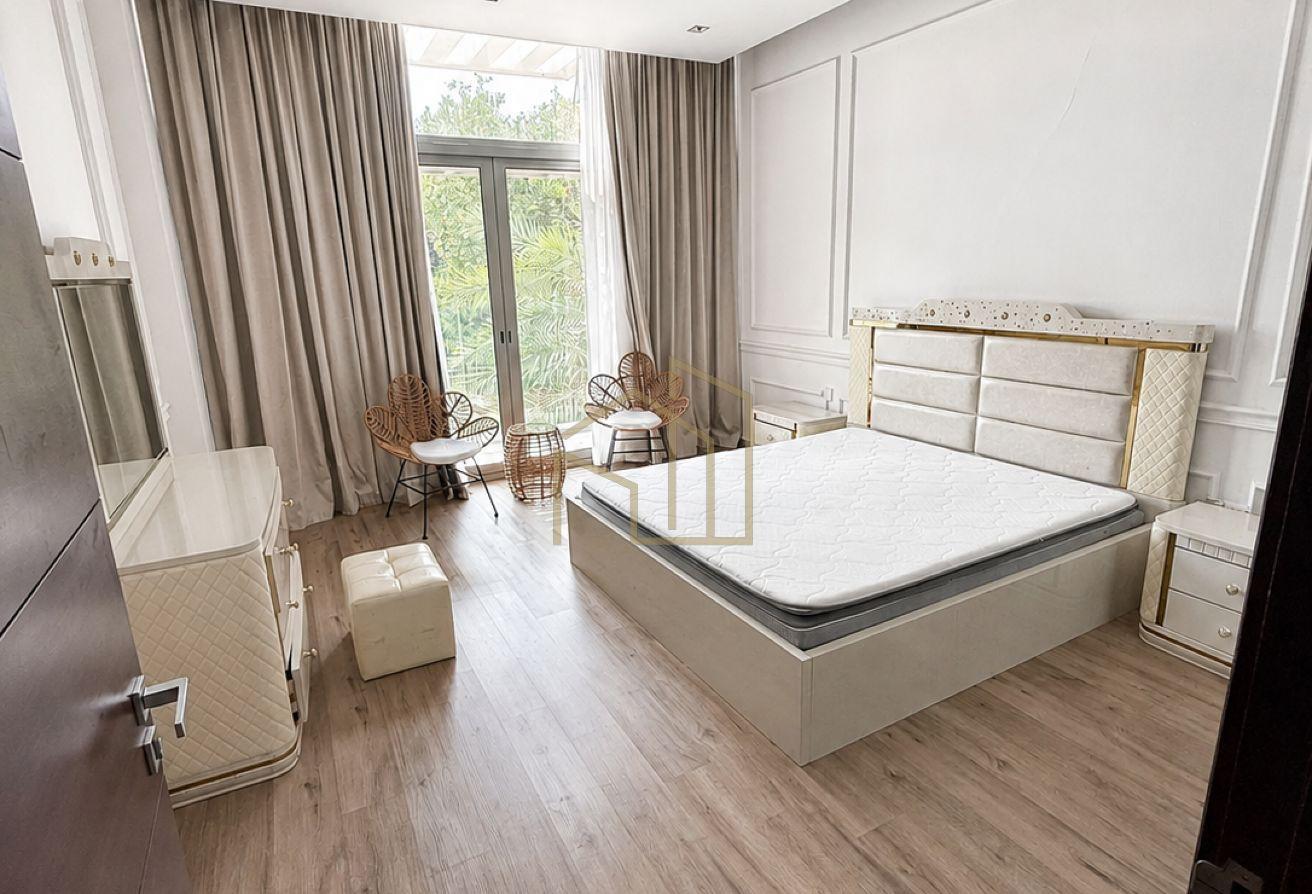 Fully Furnished 4BR | Single Row | Pool photo 12