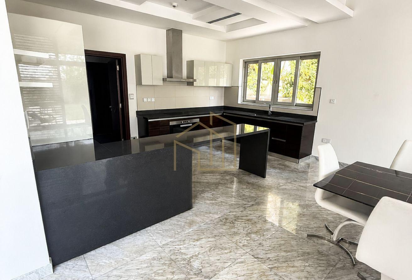 Fully Furnished 4BR | Single Row | Pool photo 7