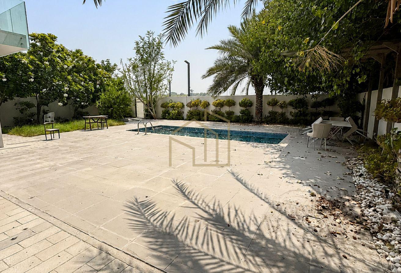 Fully Furnished 4BR | Single Row | Pool photo 11