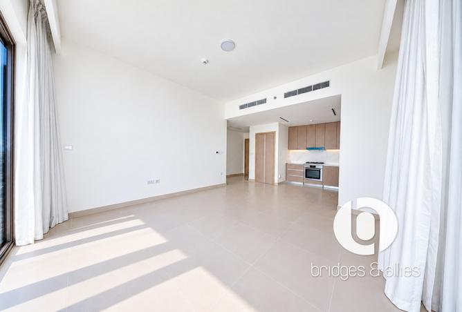 RARE CORNER 2BR | OPEN VILLA VIEWS | LARGE BALCONY photo 3