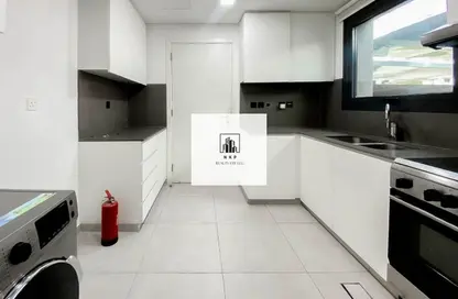 تاون هاوس - 2 غرف نوم - 3 حمامات للايجار في سراب 2 - الجادة - الشارقة