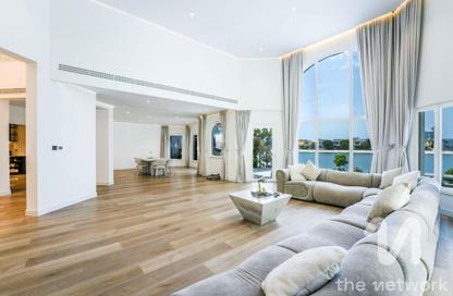 Villa - 4 Bedrooms - 6 Bathrooms for rent in Garden Homes Frond B - Garden Homes - Palm Jumeirah - Dubai