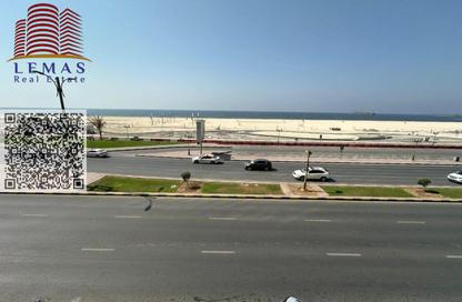 شقة - 2 غرف نوم - 2 حمامات للبيع في مساكن كورنيش عجمان - طريق كورنيش عجمان - عجمان