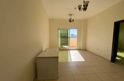 Apartment - 1 Bedroom - 1 Bathroom for rent in Mazaya 28 - Queue Point - Liwan - Dubai Land - Dubai