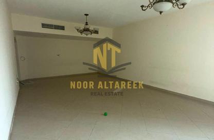 Apartment - 2 - 4 for rent in Thuraya Al Majaz Building - Al Majaz 3 - Al Majaz - Sharjah