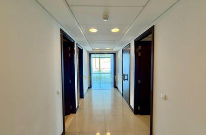Apartment - 4 - 5 for rent in Landmark Tower - Corniche Road - Abu Dhabi