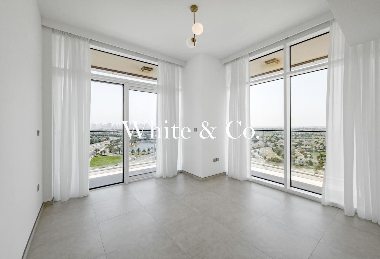 Luxurious Apartment | Sea View | Vacant photo 2