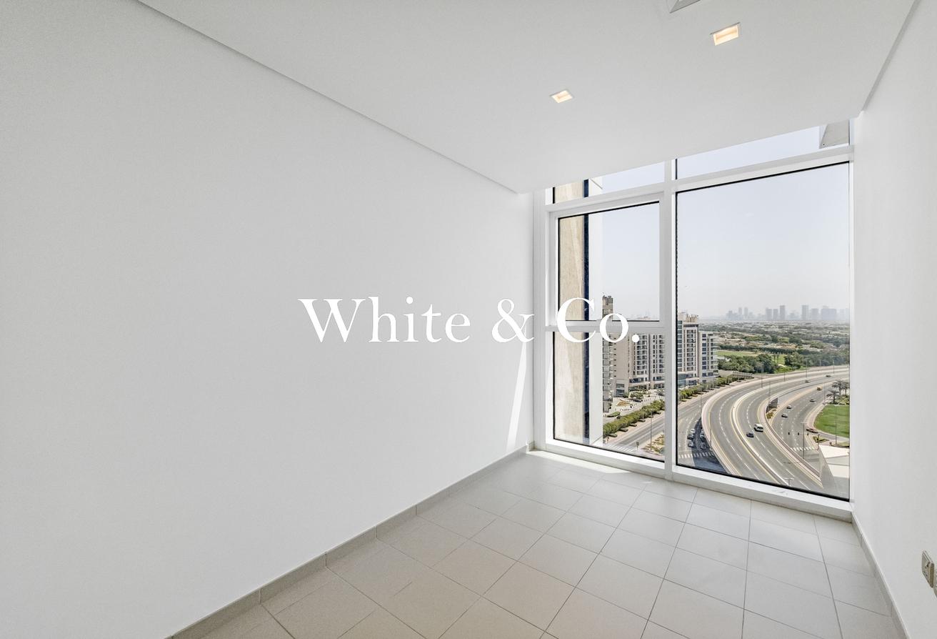 Luxurious Apartment | Sea View | Vacant photo 7