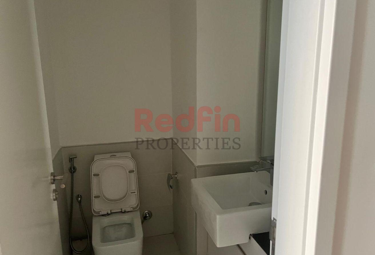 One bedroom+ Maid! Ready To Move! Huge Layout photo 9