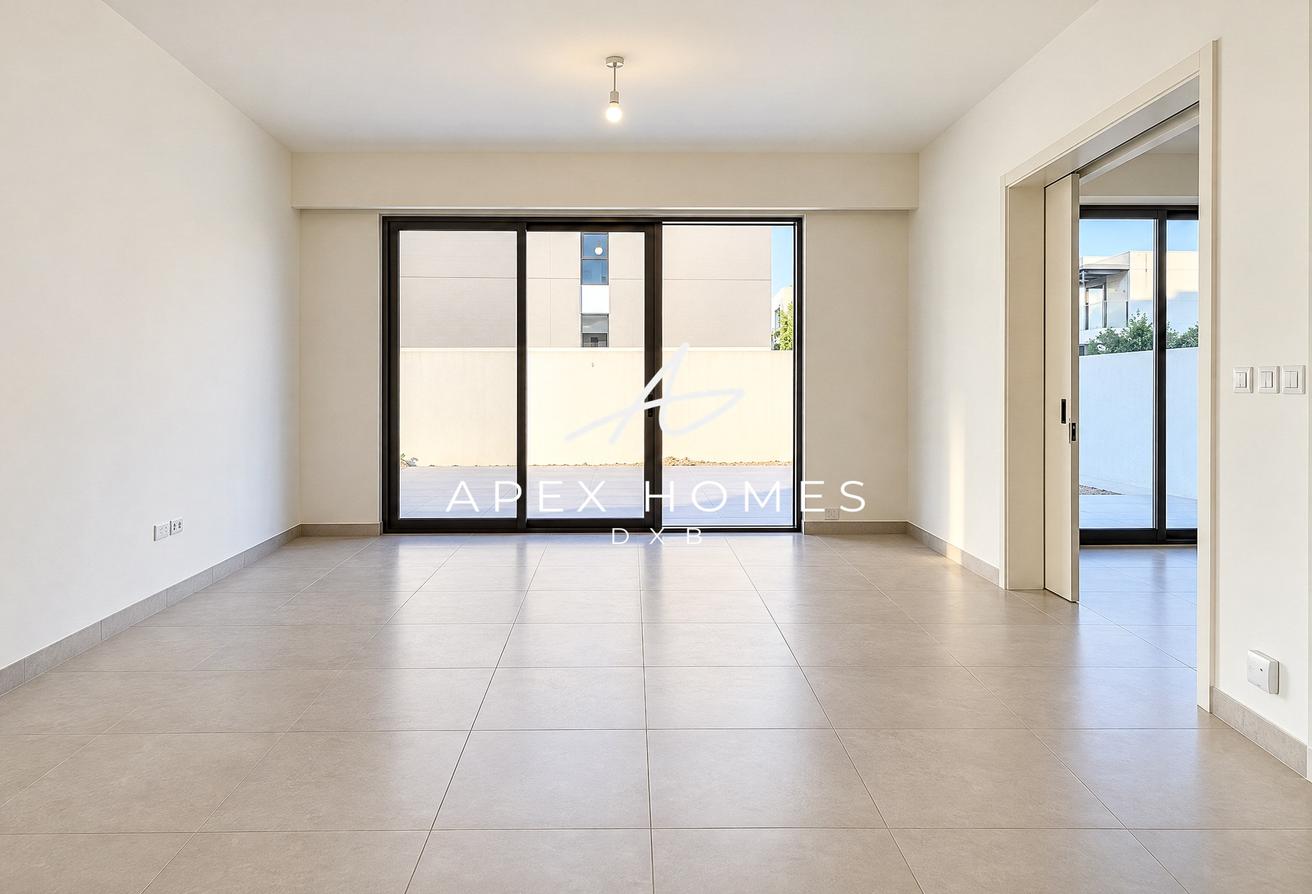 END CORNER UNIT | VACANT | SINGLE ROW | SPACIOUS photo 8