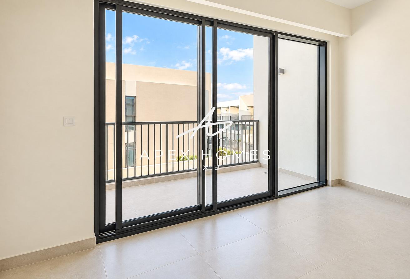 END CORNER UNIT | VACANT | SINGLE ROW | SPACIOUS photo 13