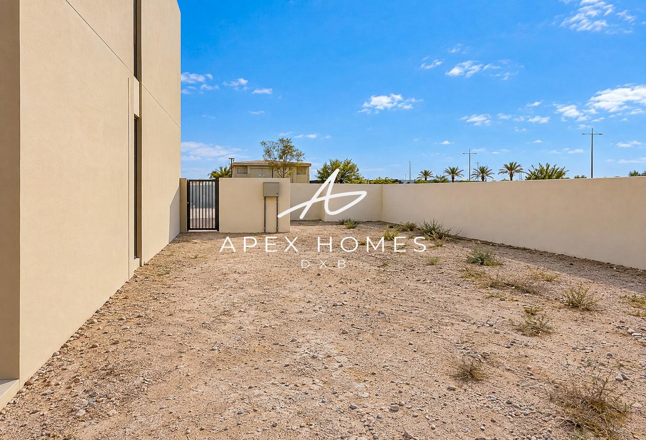 END CORNER UNIT | VACANT | SINGLE ROW | SPACIOUS photo 4