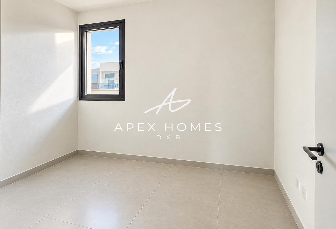 END CORNER UNIT | VACANT | SINGLE ROW | SPACIOUS photo 25