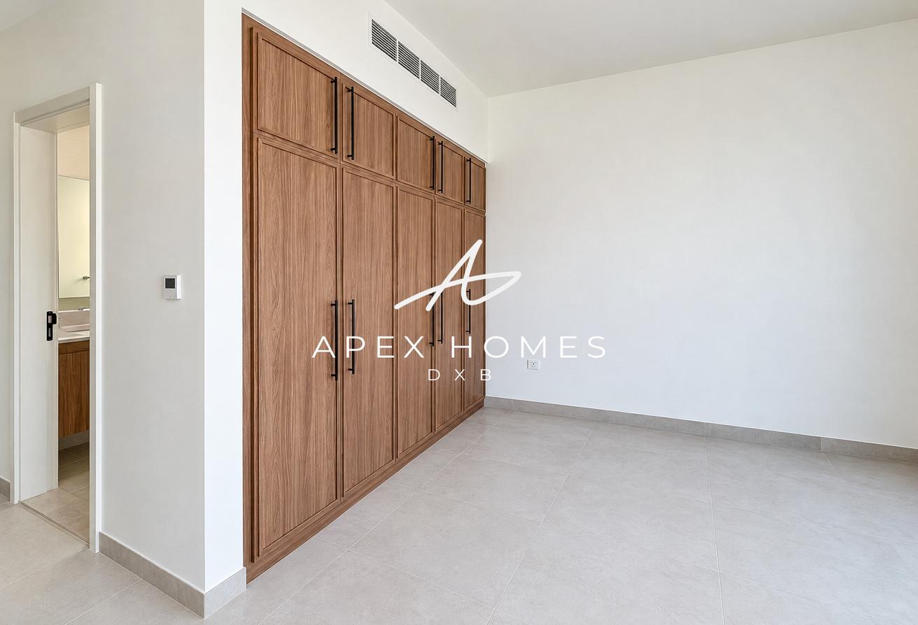 END CORNER UNIT | VACANT | SINGLE ROW | SPACIOUS photo 20