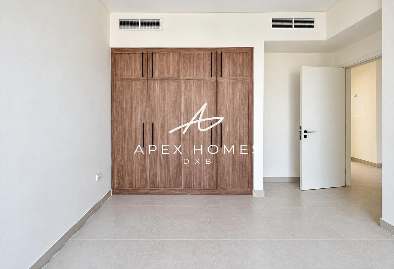 END CORNER UNIT | VACANT | SINGLE ROW | SPACIOUS photo 22