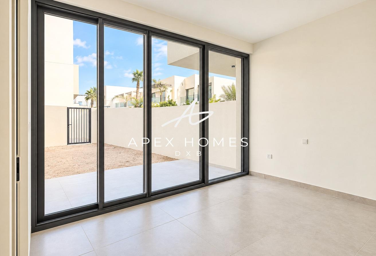 END CORNER UNIT | VACANT | SINGLE ROW | SPACIOUS photo 14