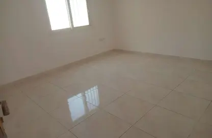 Apartment - 2 Bedrooms - 2 Bathrooms for rent in Al Qulaya'ah - Al Sharq - Sharjah