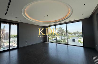 Villa - 4 - 5 for rent in Jumeirah Park - Dubai