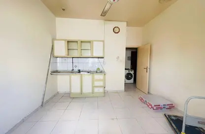 شقة - 1 حمام للايجار في طريق فاير ستاشن - مويلح - الشارقة