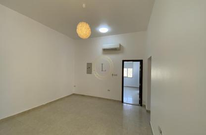Apartment - 2 Bedrooms - 2 Bathrooms for rent in Shareat Al Muwaji - Al Muwaiji - Al Ain