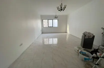 شقة - 3 غرف نوم - 3 حمامات للايجار في برج الملكة - القصباء - الشارقة