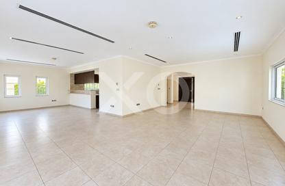 Villa - 3 - 4 for rent in District 6 - Jumeirah Park - Dubai