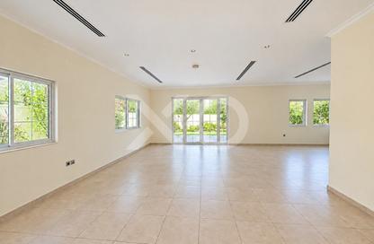 Villa - 3 - 4 for rent in District 6 - Jumeirah Park - Dubai