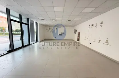 Shop - Studio - 3 Bathrooms for rent in Umm Hurair 2 - Umm Hurair - Dubai Shop - Studio - 3 Bathrooms for rent in Umm Hurair 2 - Umm Hurair - Dubai