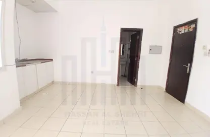 Apartment - 1 Bathroom for rent in Fire Station Road - Muwaileh - Sharjah