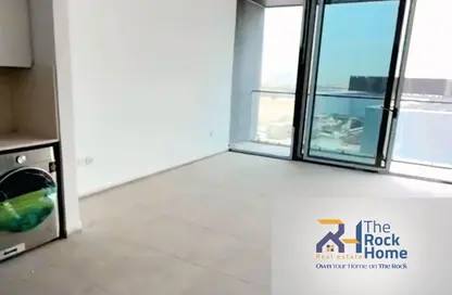 شقة - غرفة نوم - 2 حمامات للبيع في نسق 6 - الجادة - الشارقة