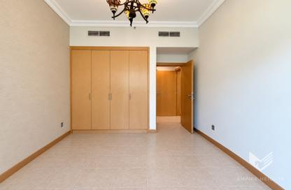 Apartment - 2 - 2 for rent in Al Anbara - Shoreline Apartments - Palm Jumeirah - Dubai