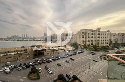 Apartment - 3 Bedrooms - 4 Bathrooms for rent in Palm Jumeirah - Dubai