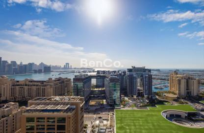 Apartment - 1 - 2 for rent in The Palm Tower - Palm Jumeirah - Dubai