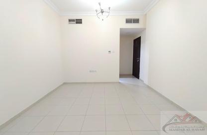 عمارة بالكامل - 2 - 3 للبيع في طريق فاير ستاشن - مويلح - الشارقة