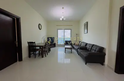 شقة - 3 غرف نوم - 4 حمامات للايجار في مساكن النخبة رقم 7 - مساكن النخبة الرياضية - مدينة دبي الرياضية - دبي