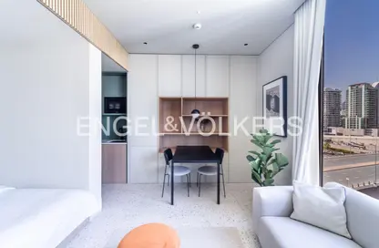 شقة - 1 حمام للايجار في رأسًا على عقب - الخليج التجاري - دبي