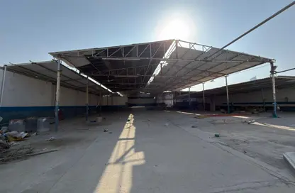 Warehouse - Studio - 2 Bathrooms for rent in Umm Ramool - Dubai