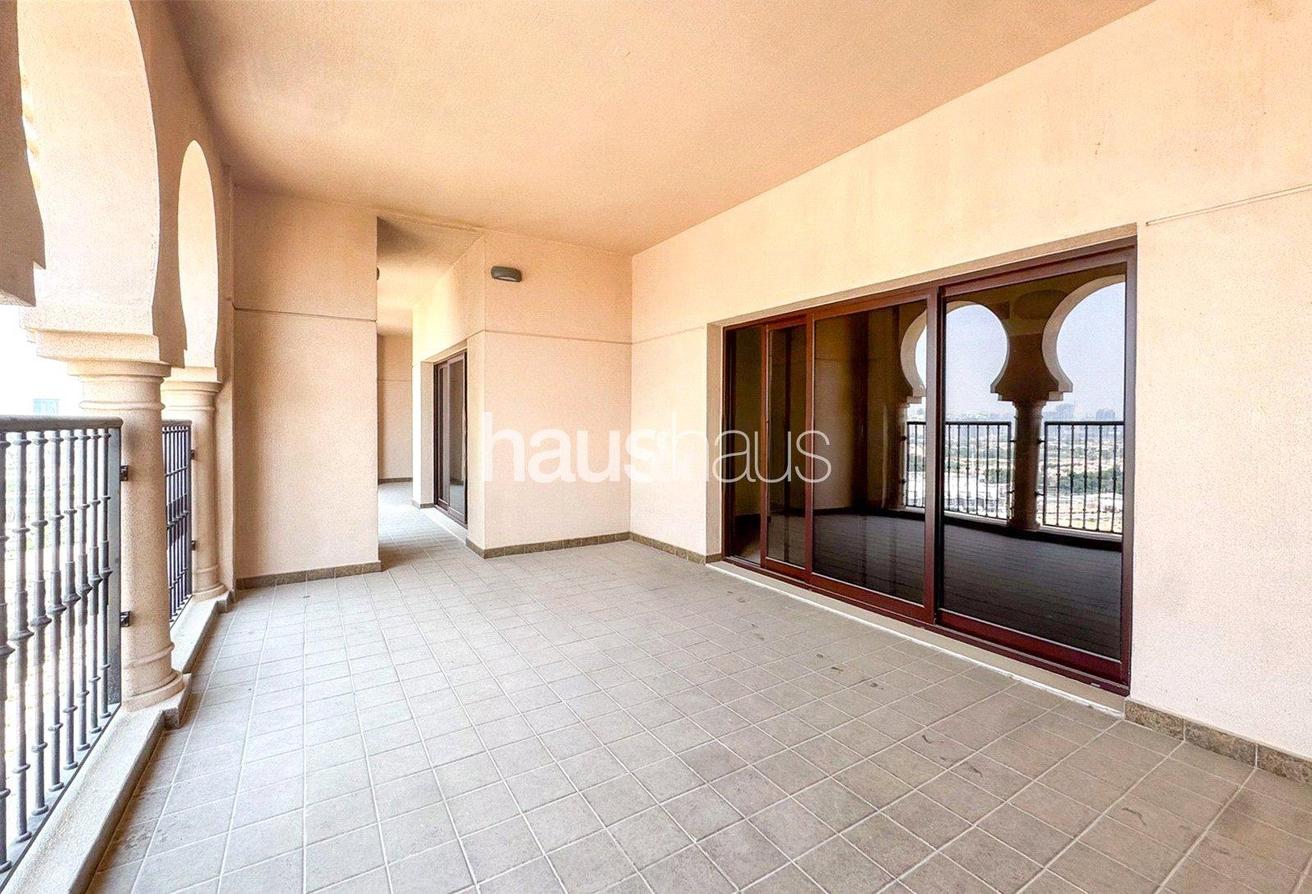 Open and Covered Terraces | Prime Location | 4 Bed photo 8
