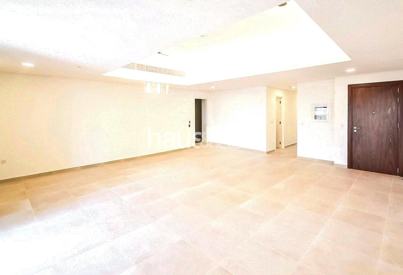 Open and Covered Terraces | Prime Location | 4 Bed photo 7