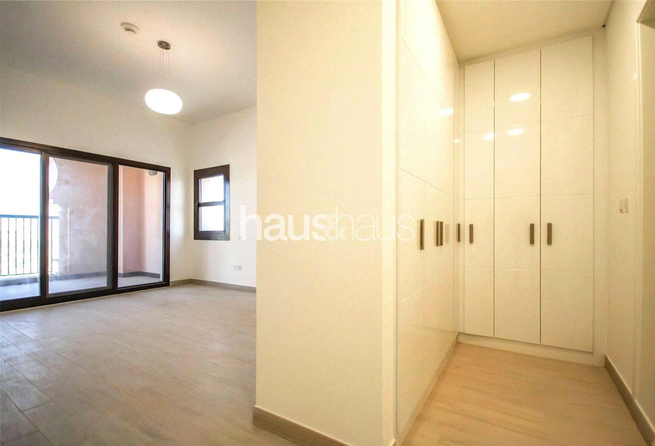 Open and Covered Terraces | Prime Location | 4 Bed photo 13