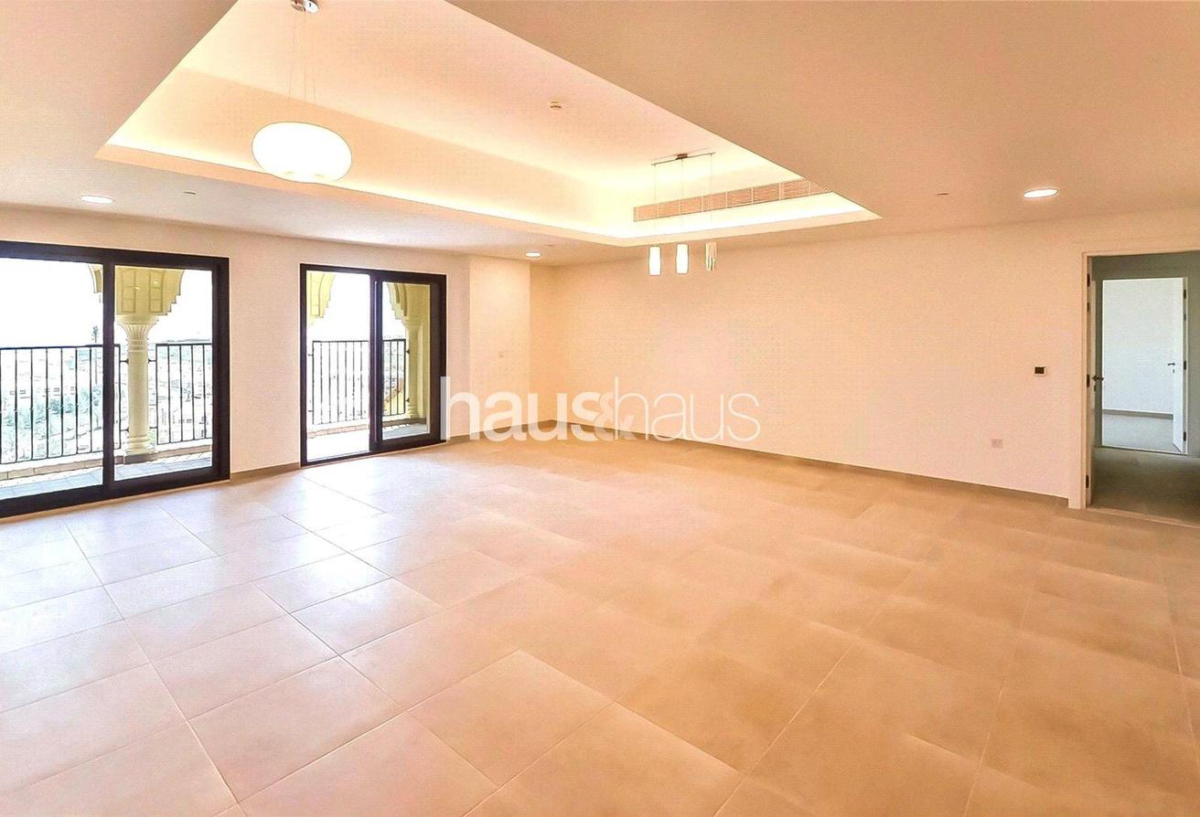 Open and Covered Terraces | Prime Location | 4 Bed photo 4