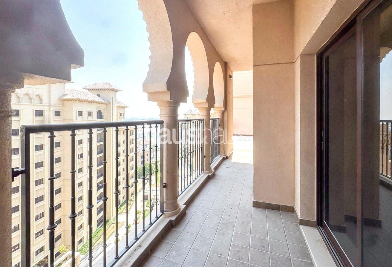 Open and Covered Terraces | Prime Location | 4 Bed photo 11