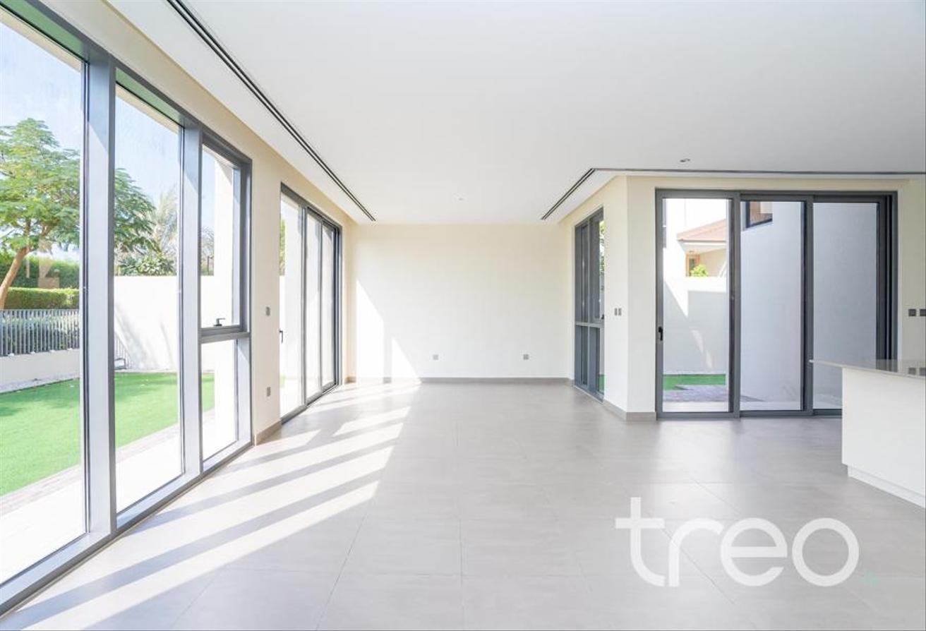 Vacant now | Unfurnished | Landscaped photo 3