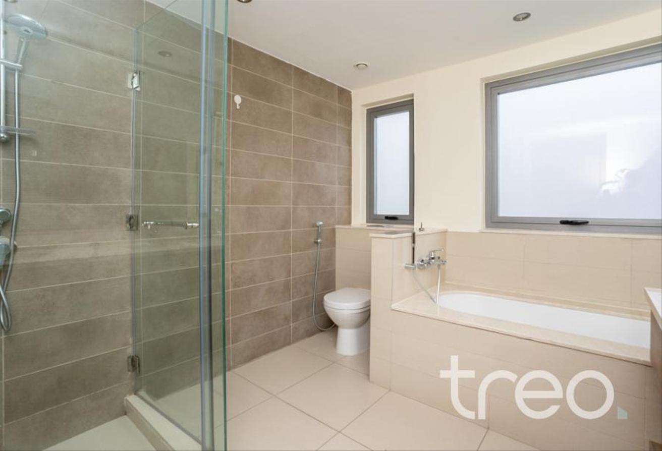 Vacant now | Unfurnished | Landscaped photo 8