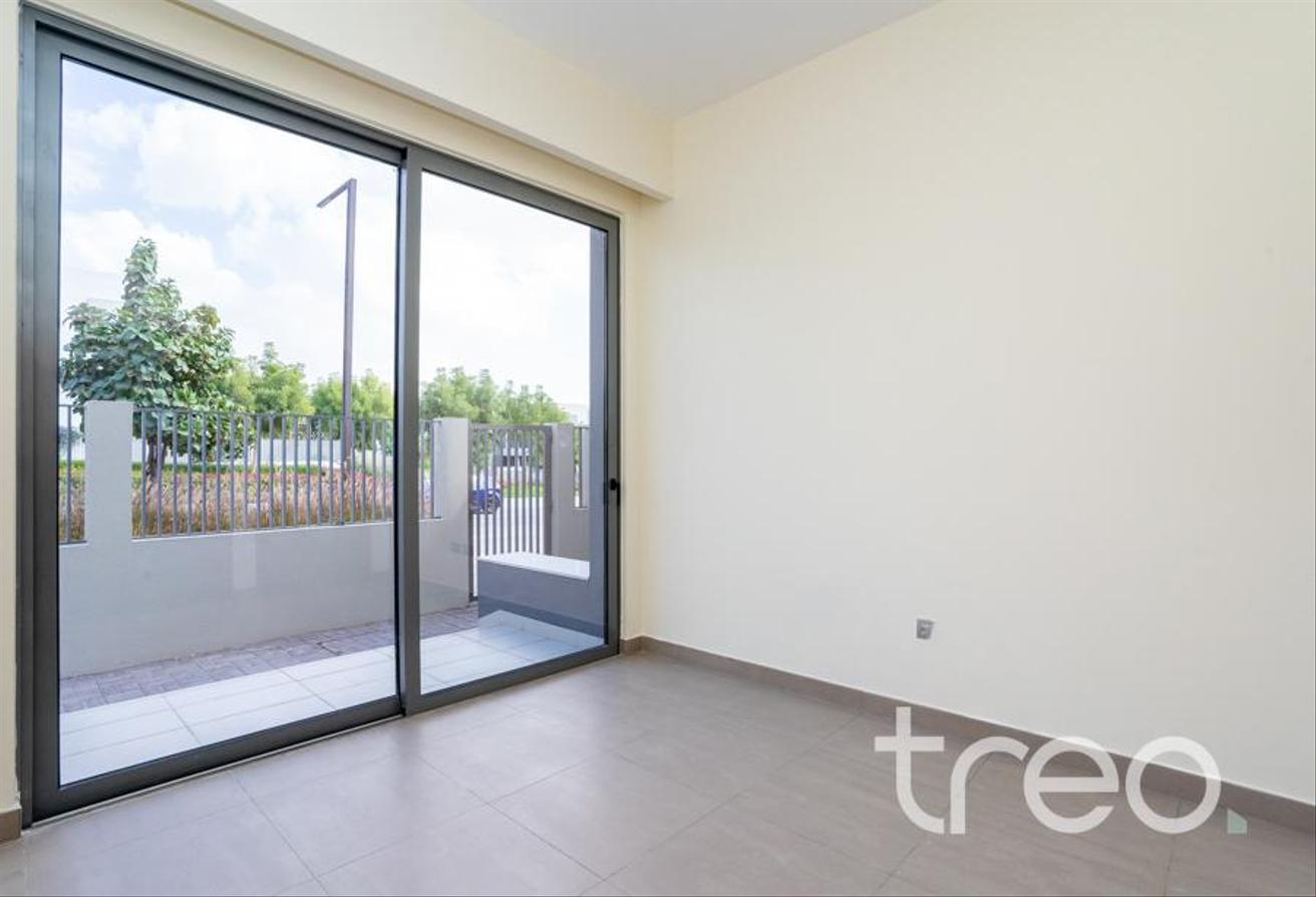 Vacant now | Unfurnished | Landscaped photo 6