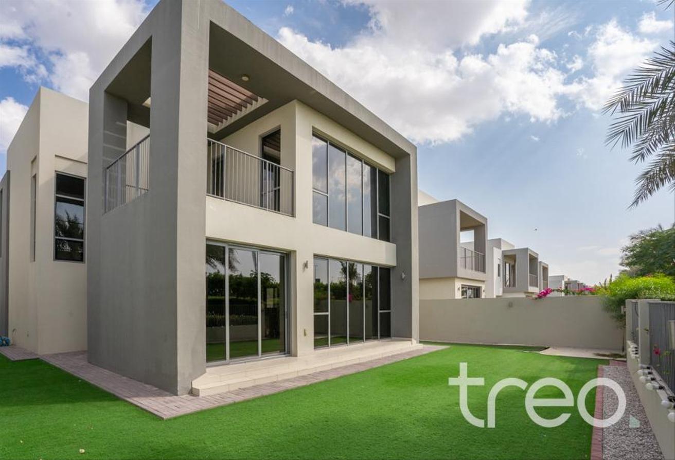 Vacant now | Unfurnished | Landscaped photo 2