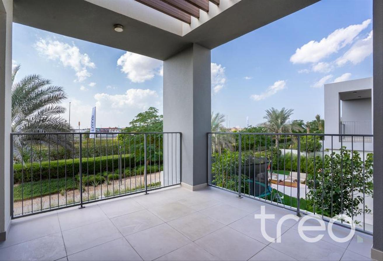 Vacant now | Unfurnished | Landscaped photo 12
