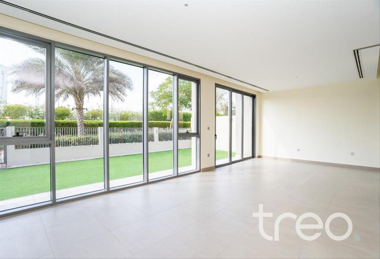 Vacant now | Unfurnished | Landscaped photo 4