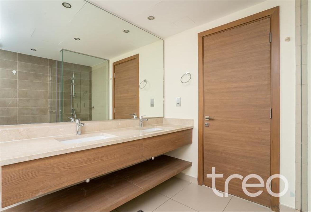 Vacant now | Unfurnished | Landscaped photo 9